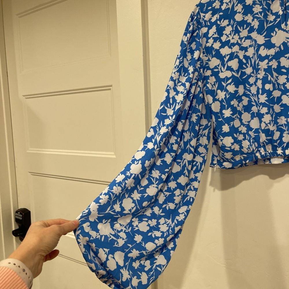 The Impeccable Pig sz M balloon Sleeve Cropped floral - Picture 7 of 9